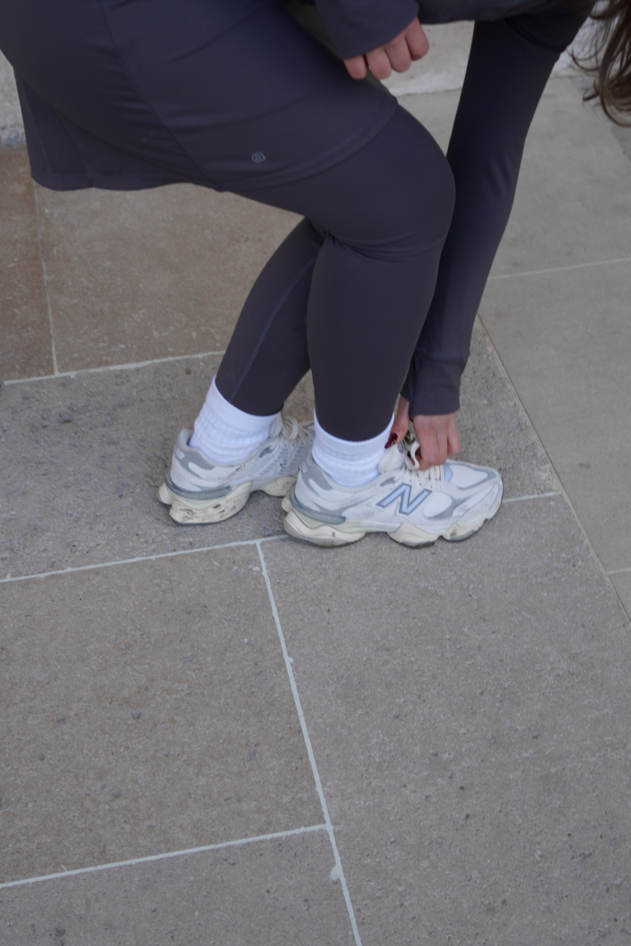 Plus size modest sport skirt – charcoal activewear for comfort and mobility.